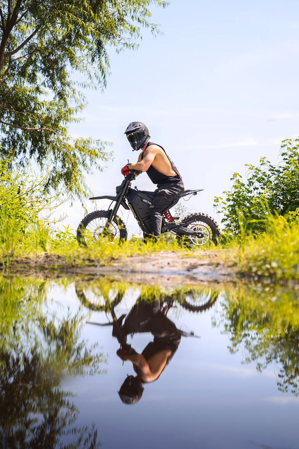 motorcycle on dirt |victrip